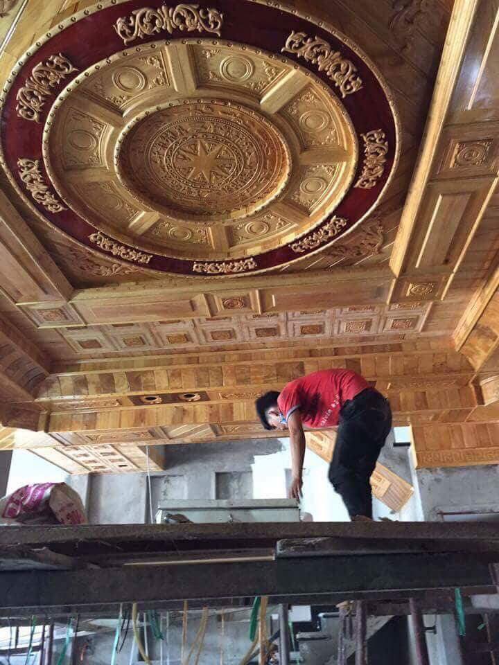 Thi công trần gỗ tại nhà chú Sáu
