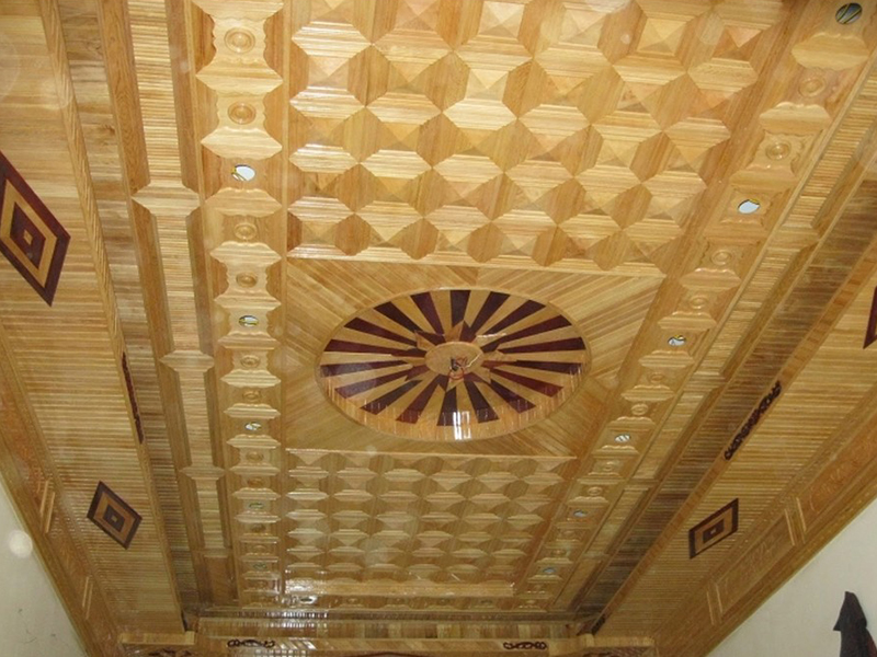 Mẫu trần gỗ Pơ mu đẹp cho nhà ống