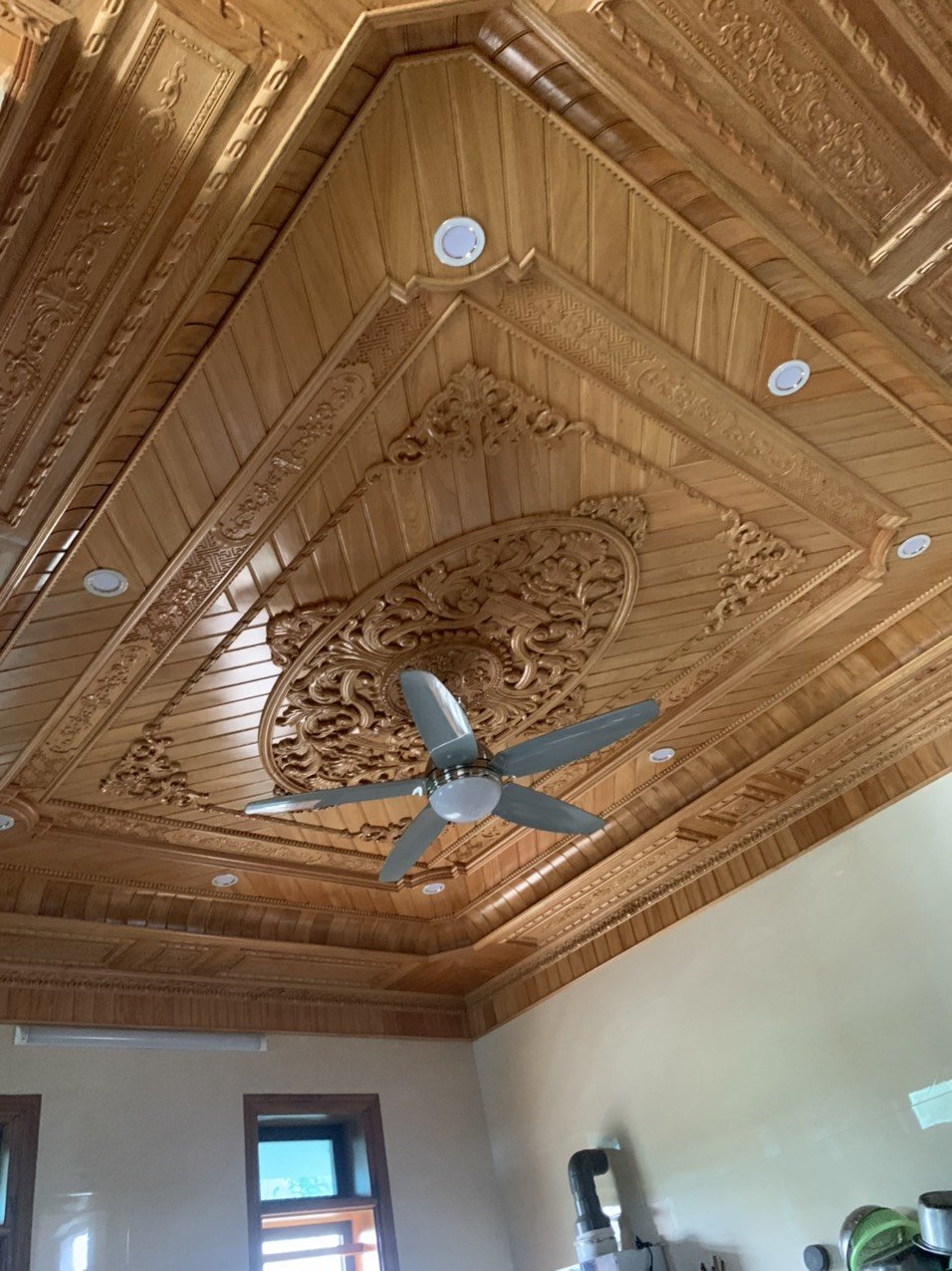 trần gỗ tại Tam Điệp - Ninh Bình