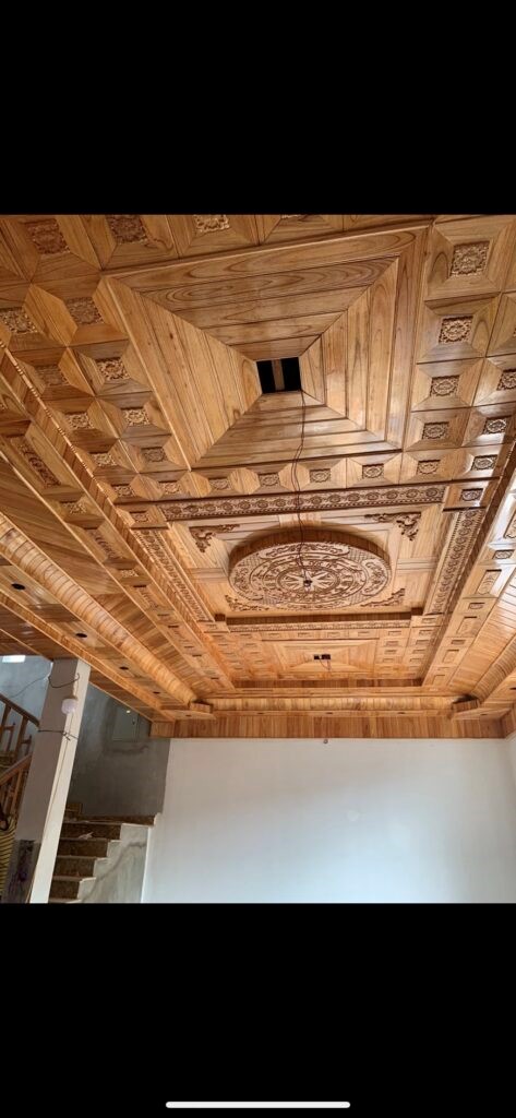 Trần gỗ đang hoàn thiện tại Tiên Lữ Hưng Yên 