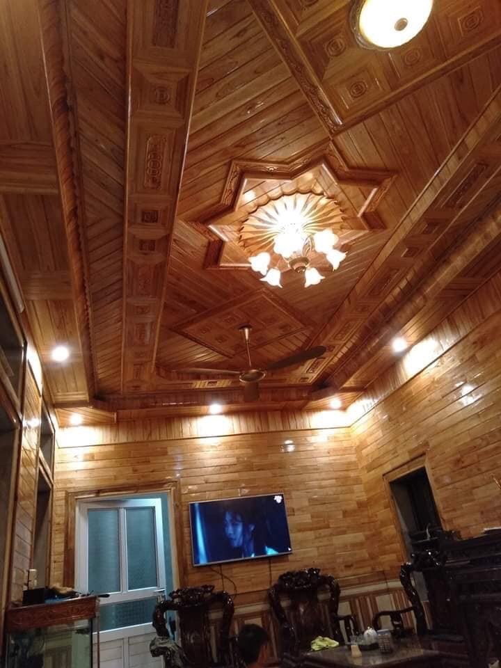 mẫu trần gỗ xoan đơn giản 