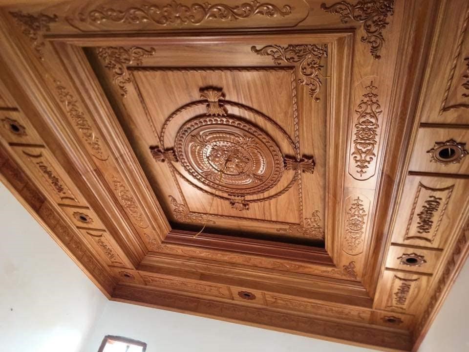 Trần gỗ gõ đỏ theo phong cách tân cổ điển
