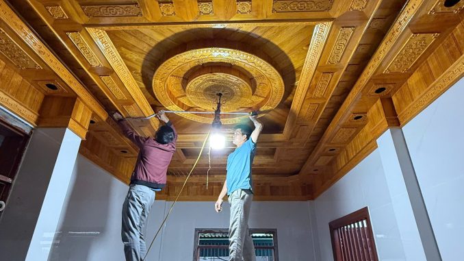 Trần gỗ Pơ mu nhà anh Vụ Đông Hưng Thái Bình