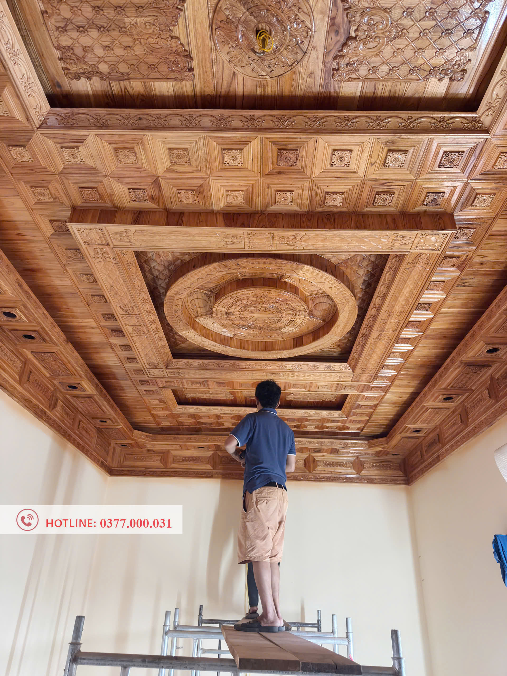 Cận cảnh trần gỗ xoan 