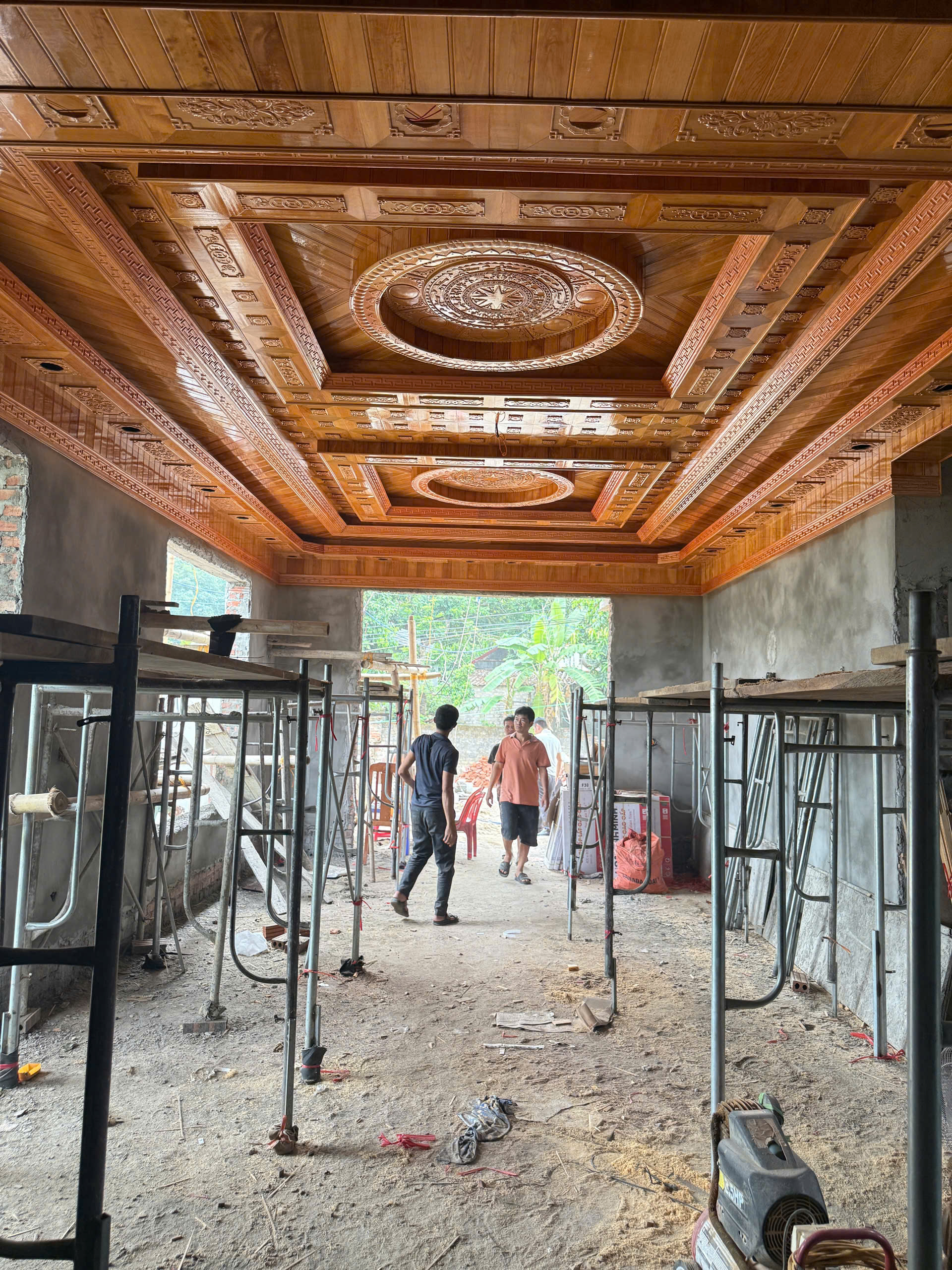 Cận cảnh công trình trần gỗ pơ mu nhà anh Bình tại Yên Khánh - Ninh Bình 