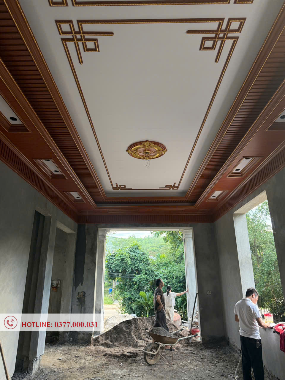 Nhà mới đang hoàn thiện ốp trần nhựa nano kết hợp lam sóng nhà anh Tuấn Kim Tân Thanh Hóa