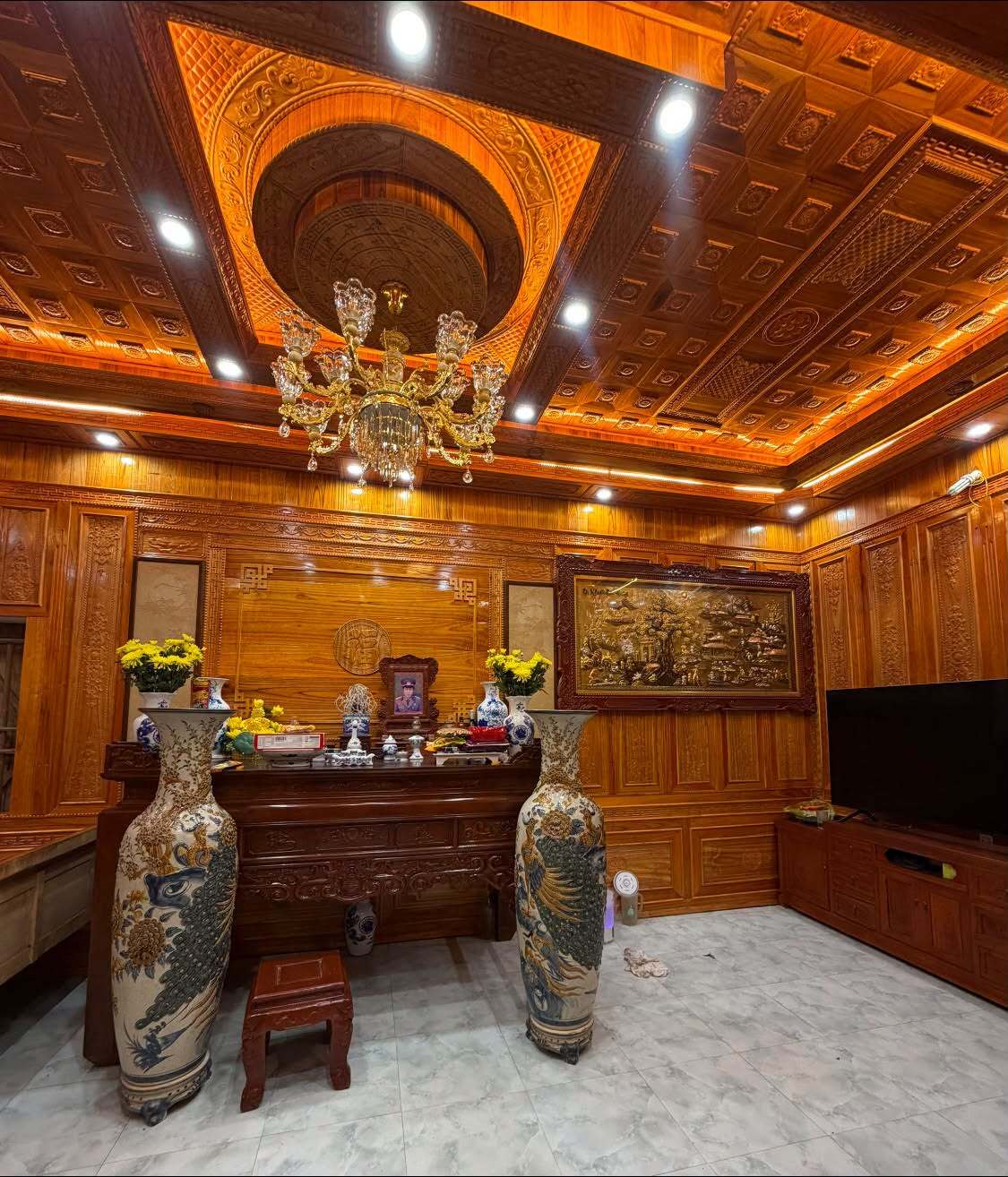 Bàn giao trần gỗ gõ đỏ nhà chú Khôi tại Tân Hưng Hải Dương